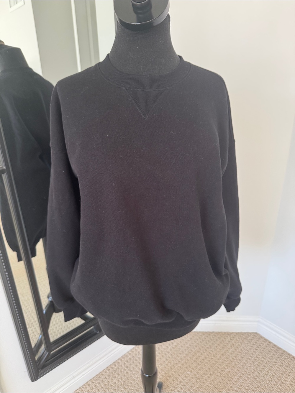 Aritzia new mega  Black Crewneck sweatshirt size xs nwt
